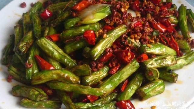 干辣椒炒菜怎样才能不糊并且出香味？