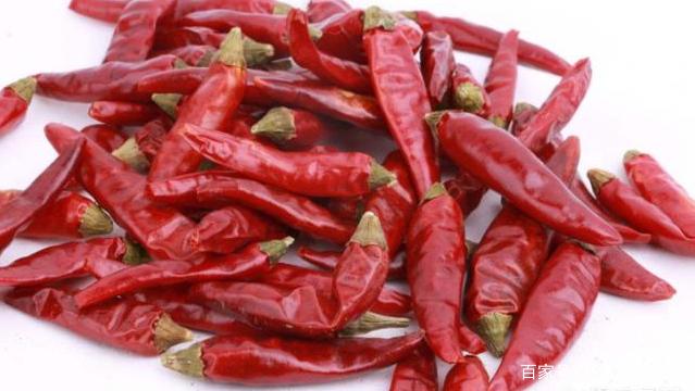 干辣椒炒菜怎样才能不糊并且出香味？